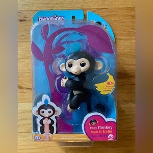 NEW WowWee Fingerlings Interactive Monkey “Finn” w/ Stand | Blue Hair Toy